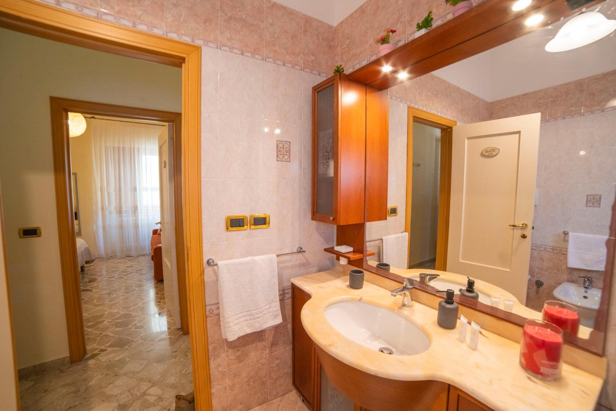 B&B A Due Passi Otranto Exterior photo