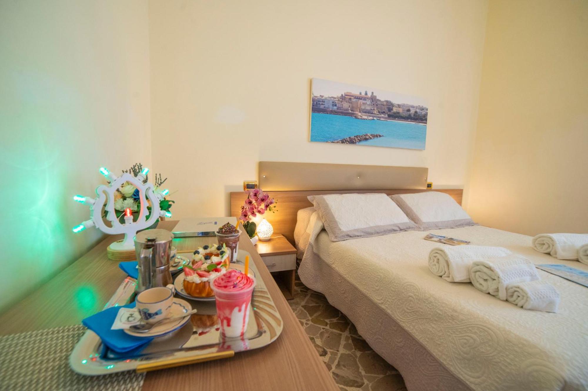 B&B A Due Passi Otranto Exterior photo